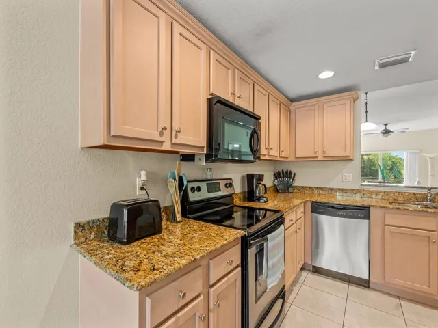 4210 Gator Trace Ave "B"