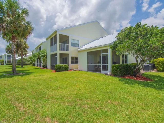 4210 Gator Trace Ave "B"