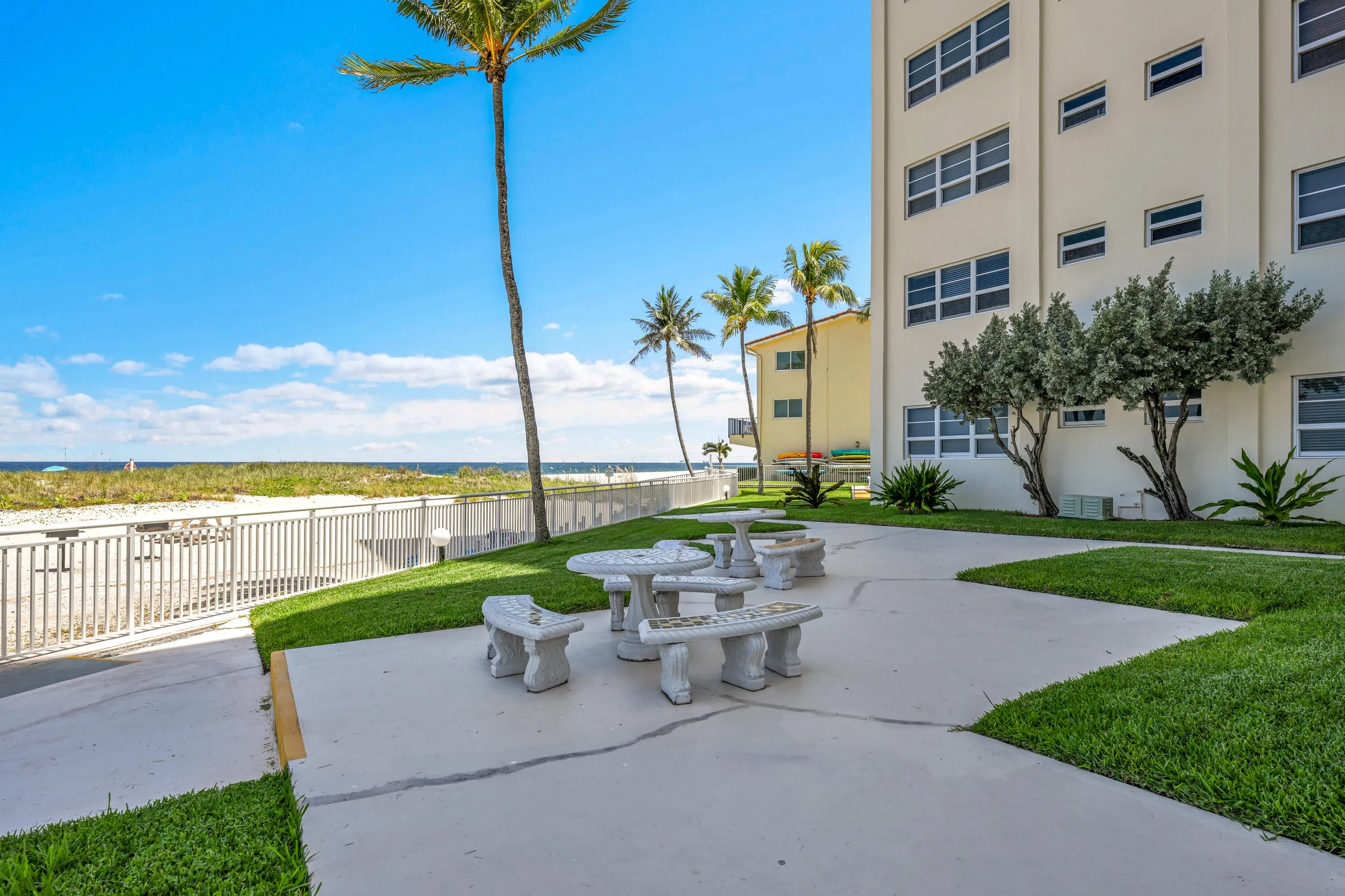 6000 N Ocean Blvd 8E 00038