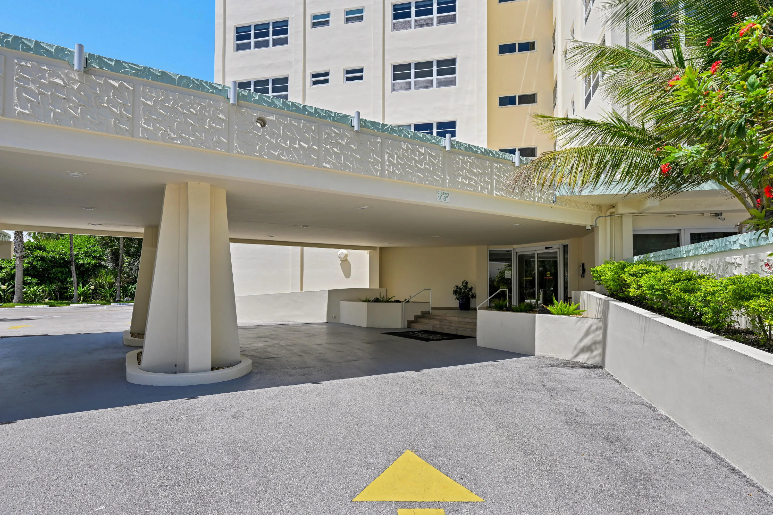 6000 N Ocean Blvd 8E 00040