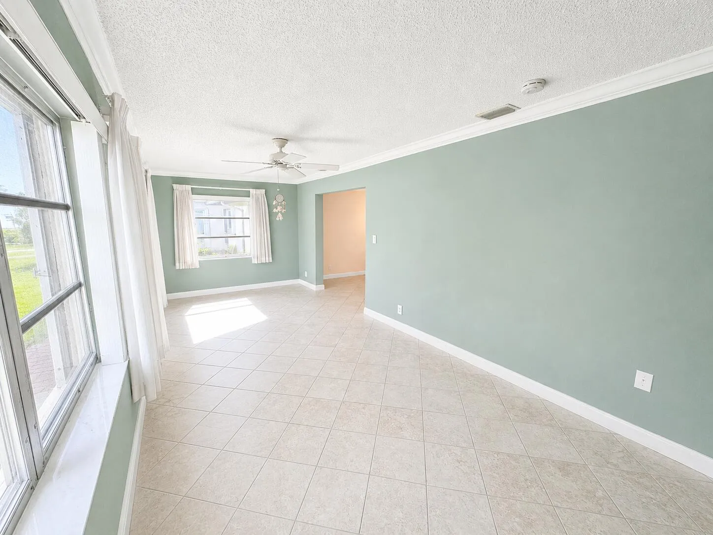 6401 Florida Room 1