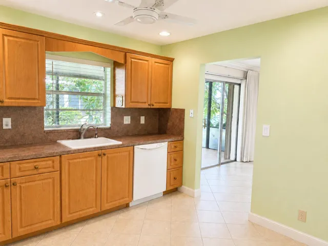 6401 Lasalle Kitchen1