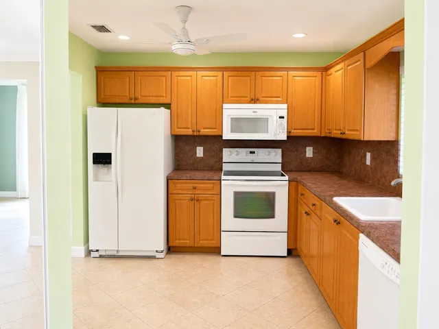 6401 Lasalle Kitchen2
