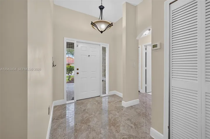 Spacious foyer entry.