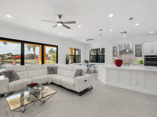 8256 Bradford Way Parkland FL 33076 USA-