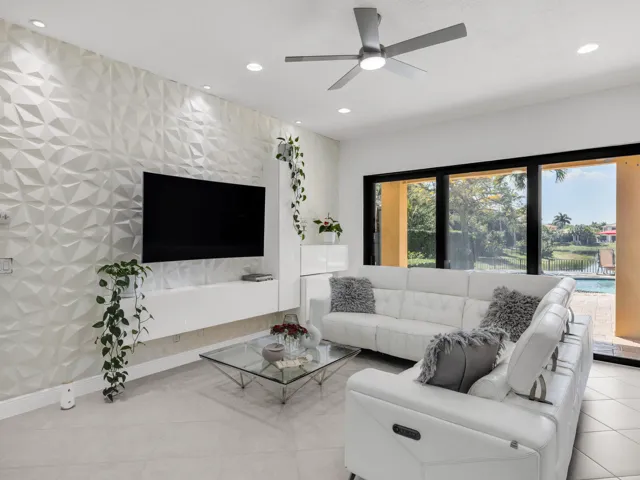 8256 Bradford Way Parkland FL 33076 USA-