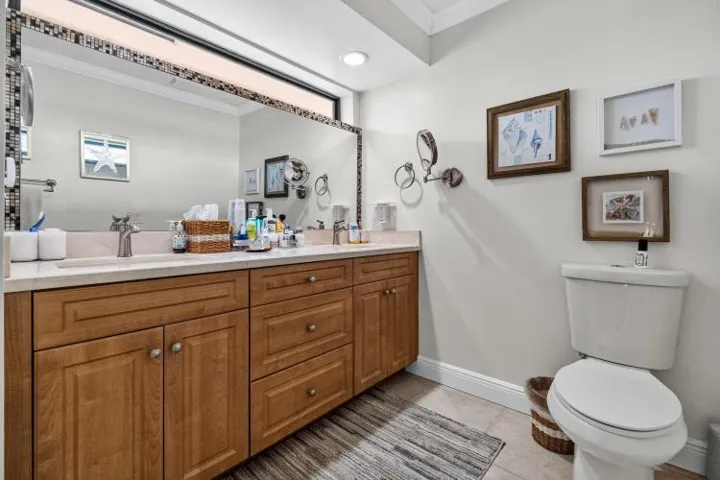 owner suite bath with double sink