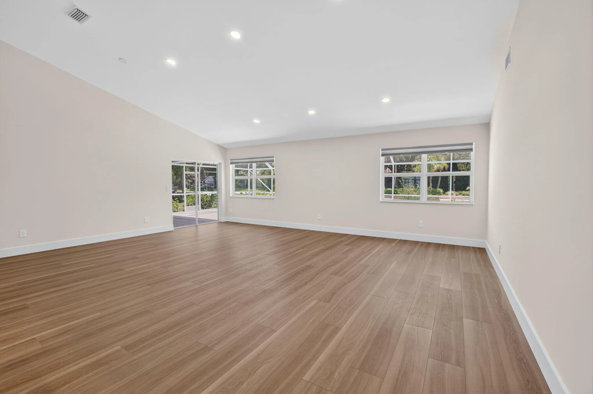 VOLUME CEILINGS THROUGHOUT