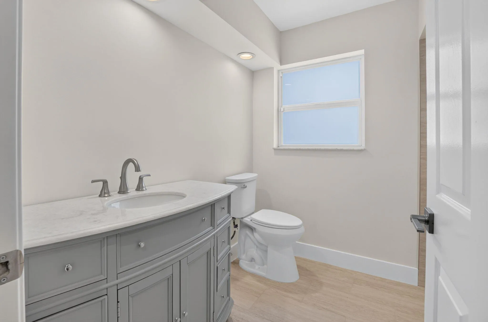 BATHROOM 2
