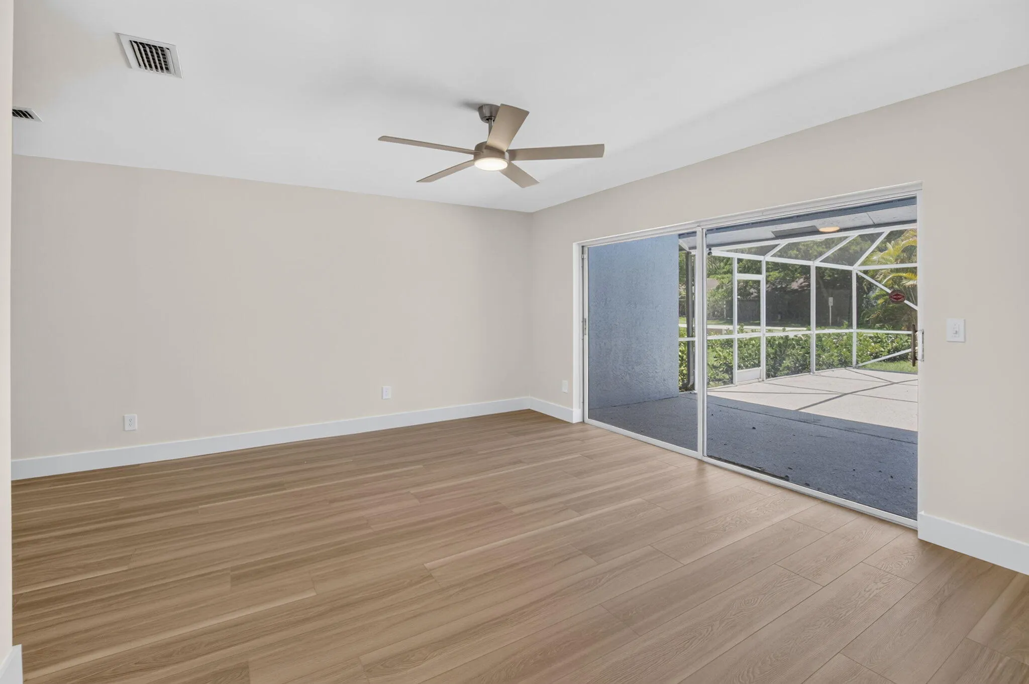 PRIMARY BEDROOM W/WALK-IN CLOSET