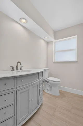 BATHROOM 2