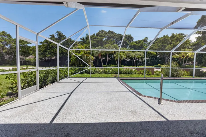 SCREENED COVERED POOL