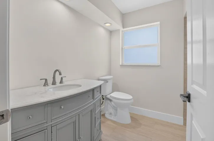 BATHROOM 2