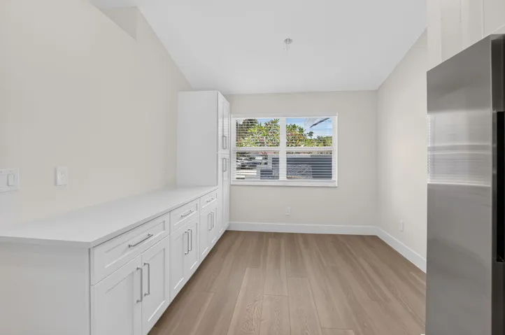 KITCHEN W/BREAKFAST AREA