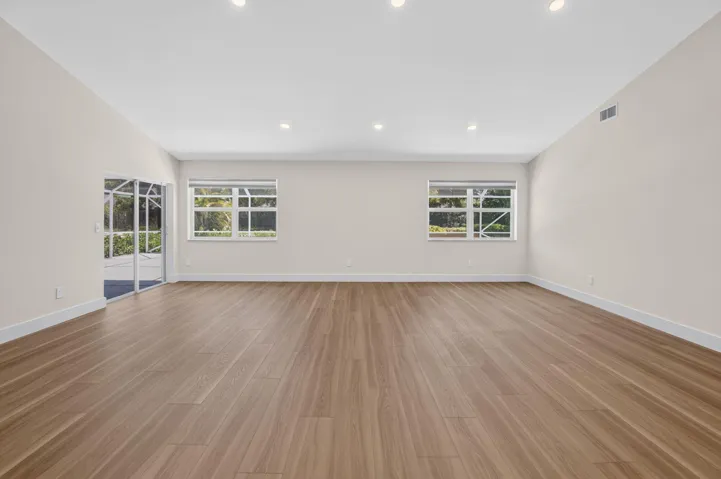 ENORMOUS LIVING/DINING AREA