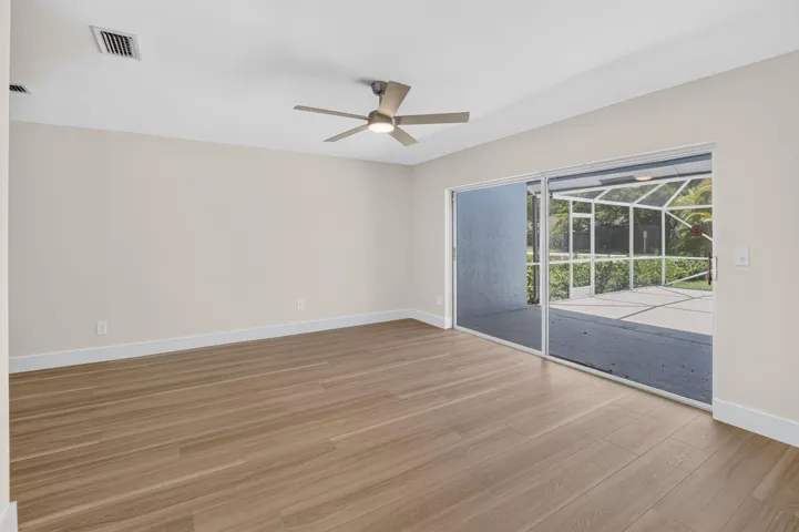 PRIMARY BEDROOM W/WALK-IN CLOSET