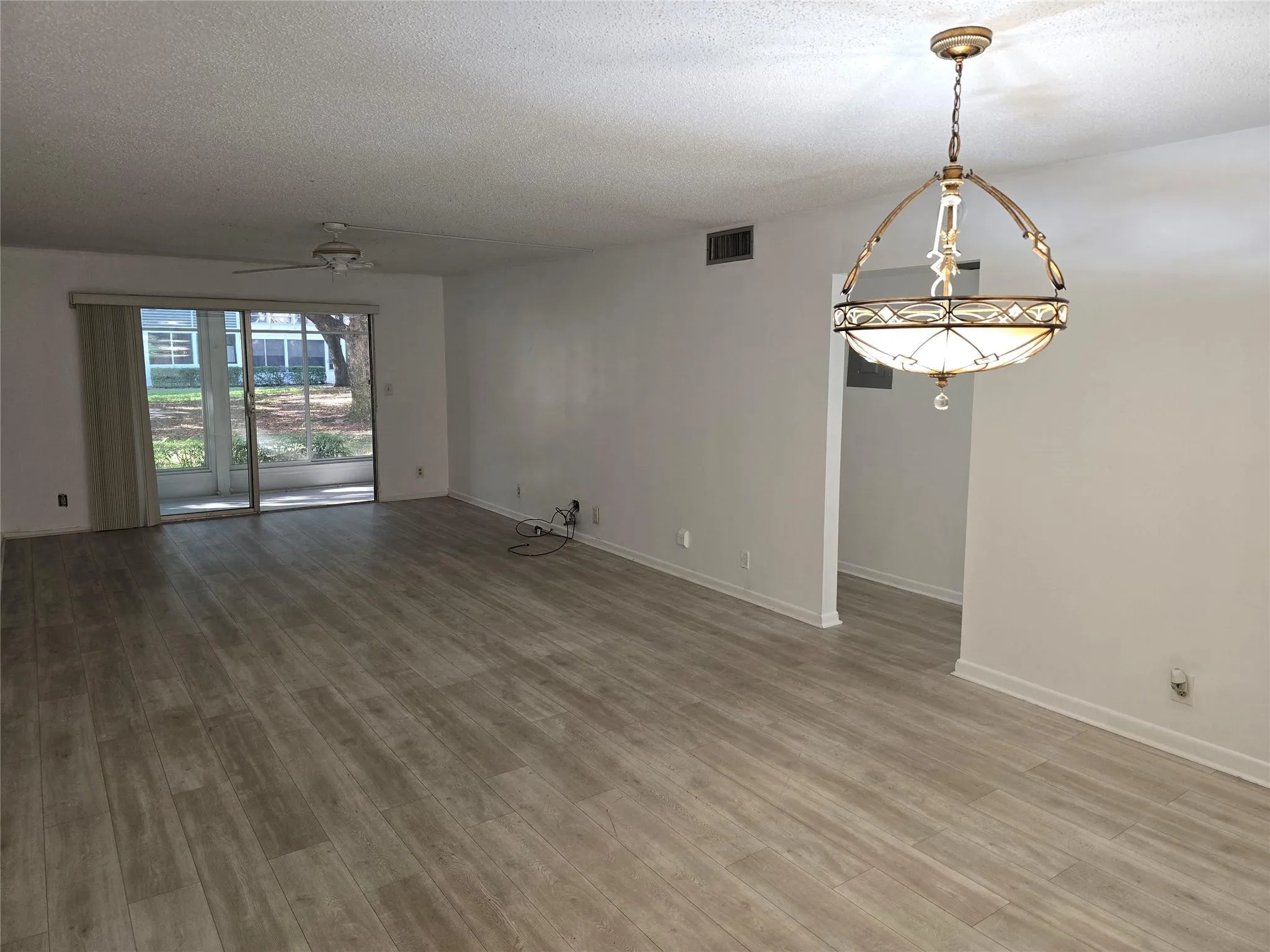 Dining/Living Room 2