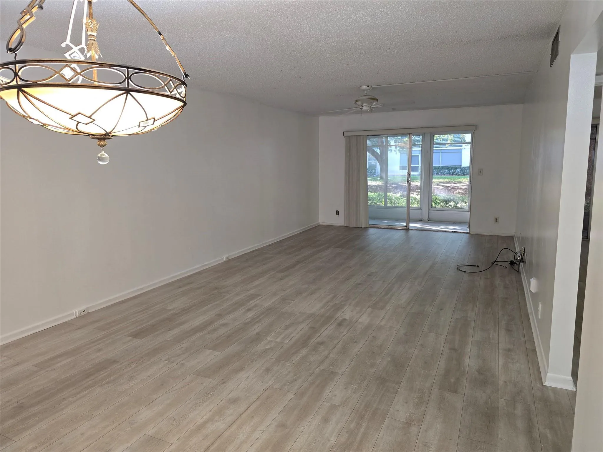 Dining/Living Room 1