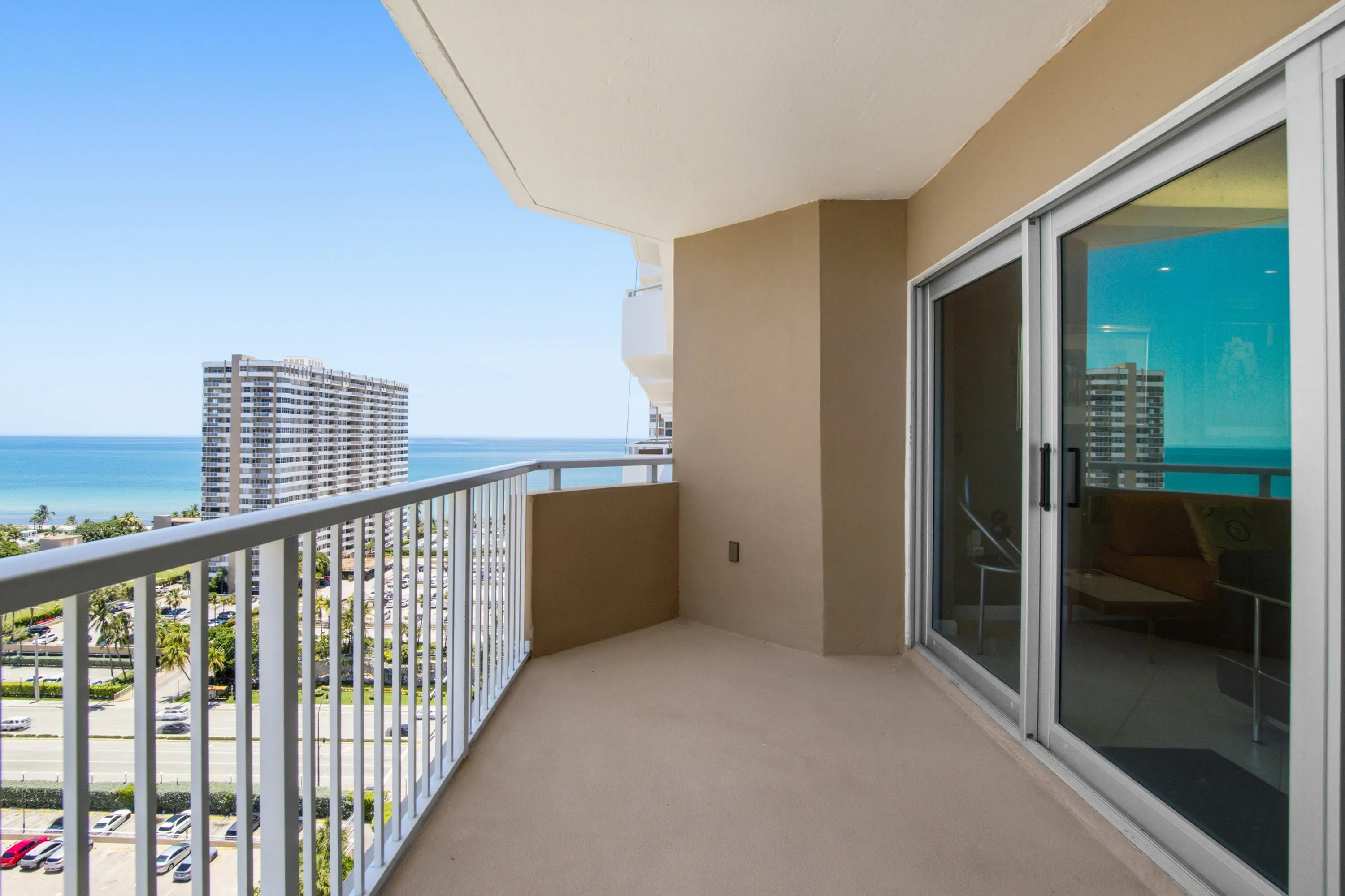 1985 S Ocean Dr apt 17D_013