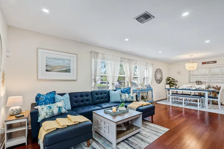 Living/ Dining