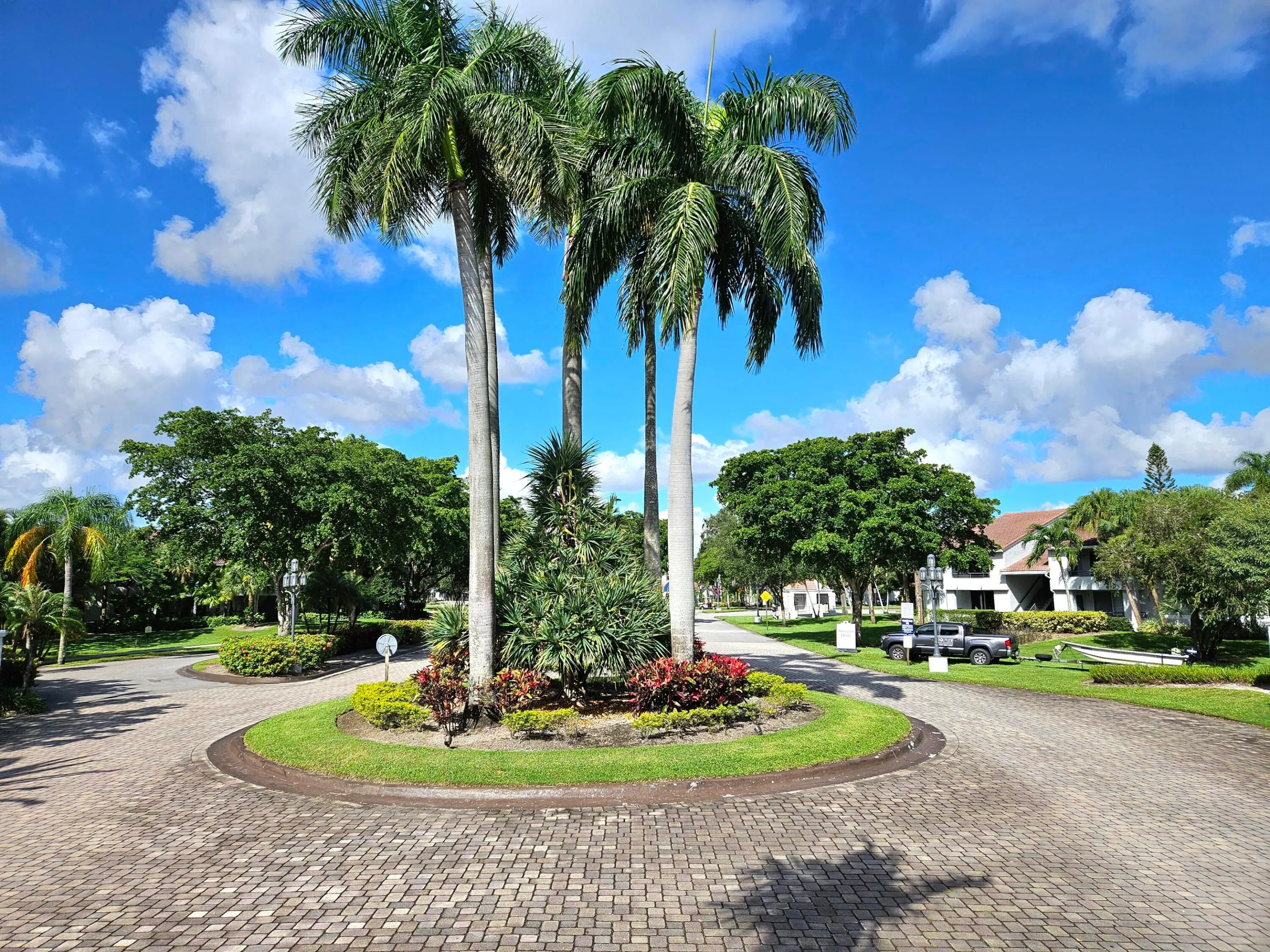 ENTRYWAY TO COCO PARC