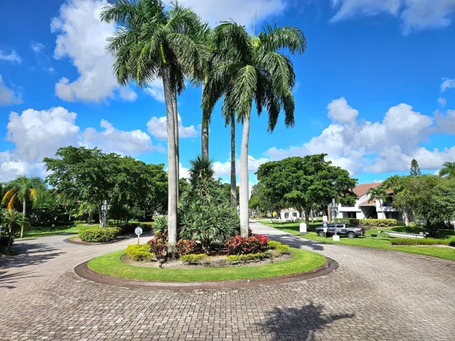 ENTRYWAY TO COCO PARC