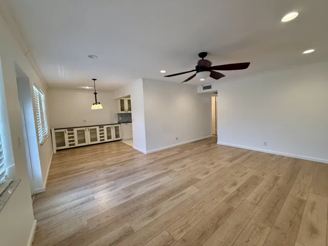 Living Room/Dining Area