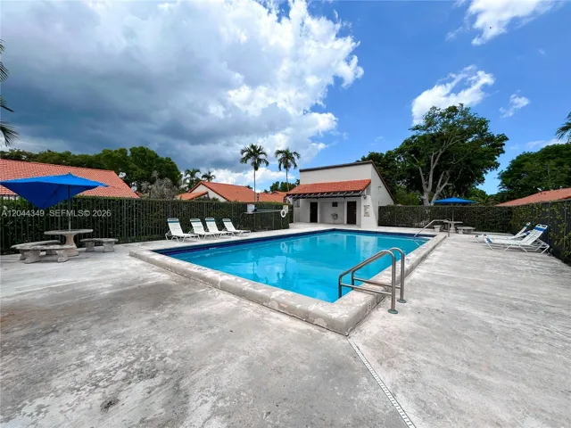 Second pool walking distance from unit