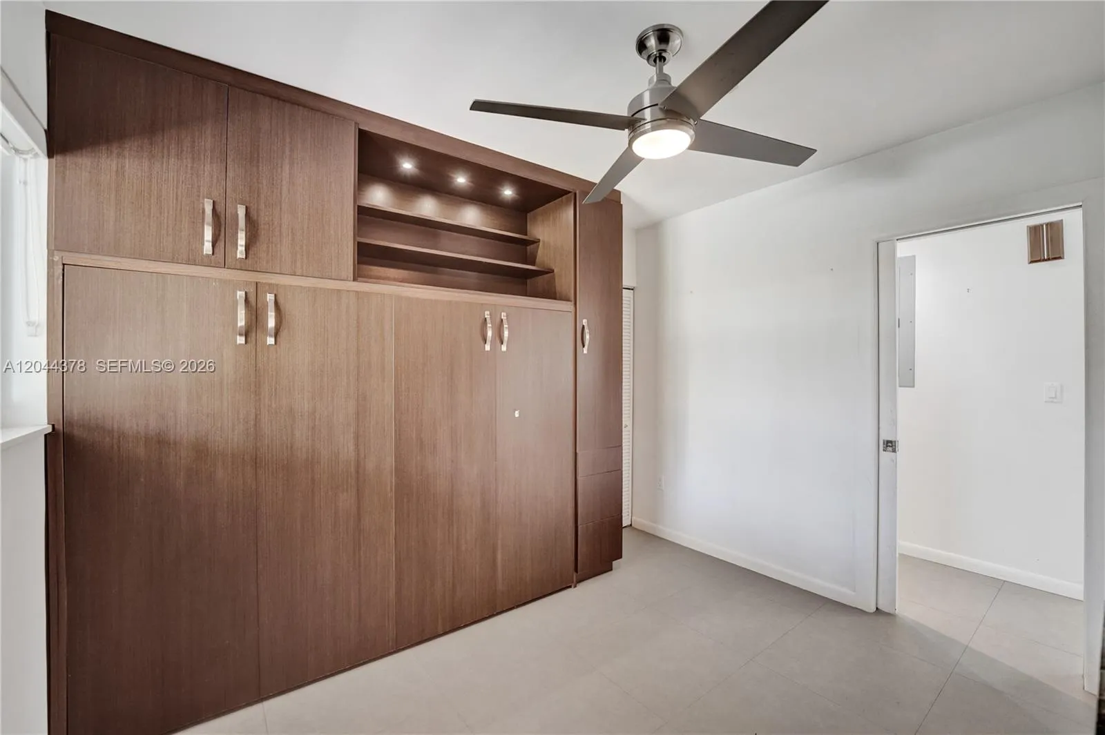 Bedroom/murphy bed