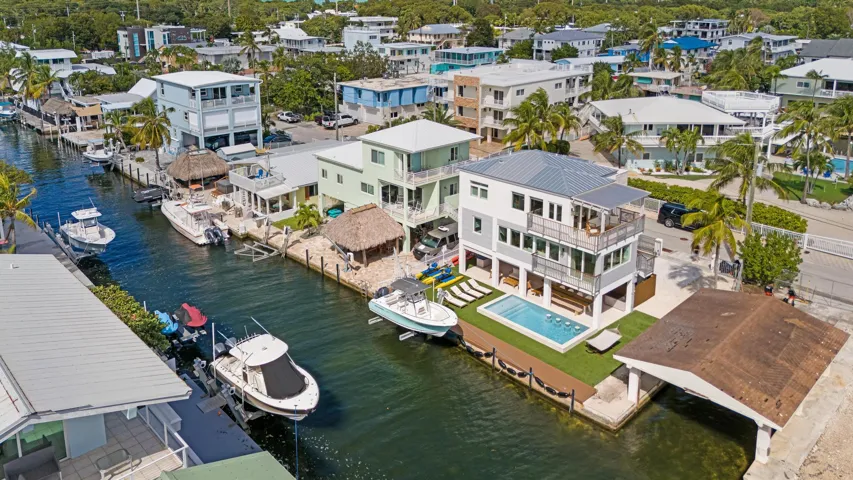 Exterior 4