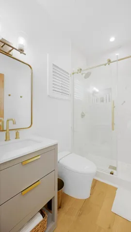 Interior 10
