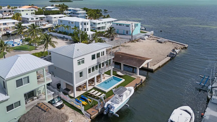 Exterior 3