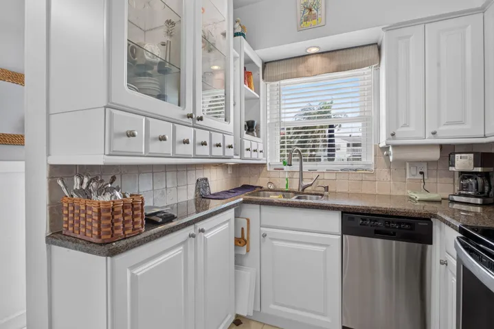 11-web-or-mls-298 Interiors-2117