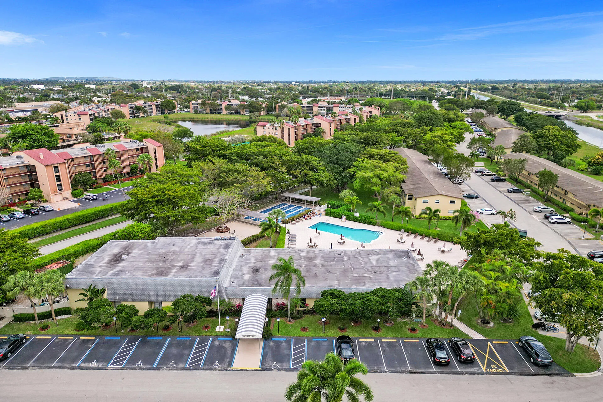 20-web-or-mls-Exterior_DSC02289_hf4k