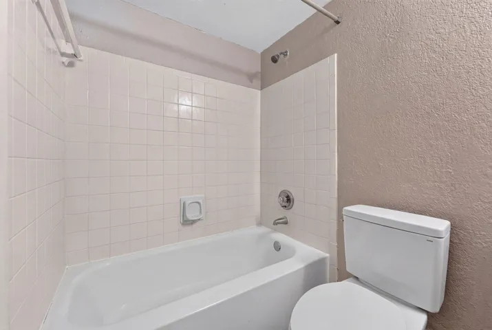 19-web-or-mls-Vacant_DSC02283_hf4k