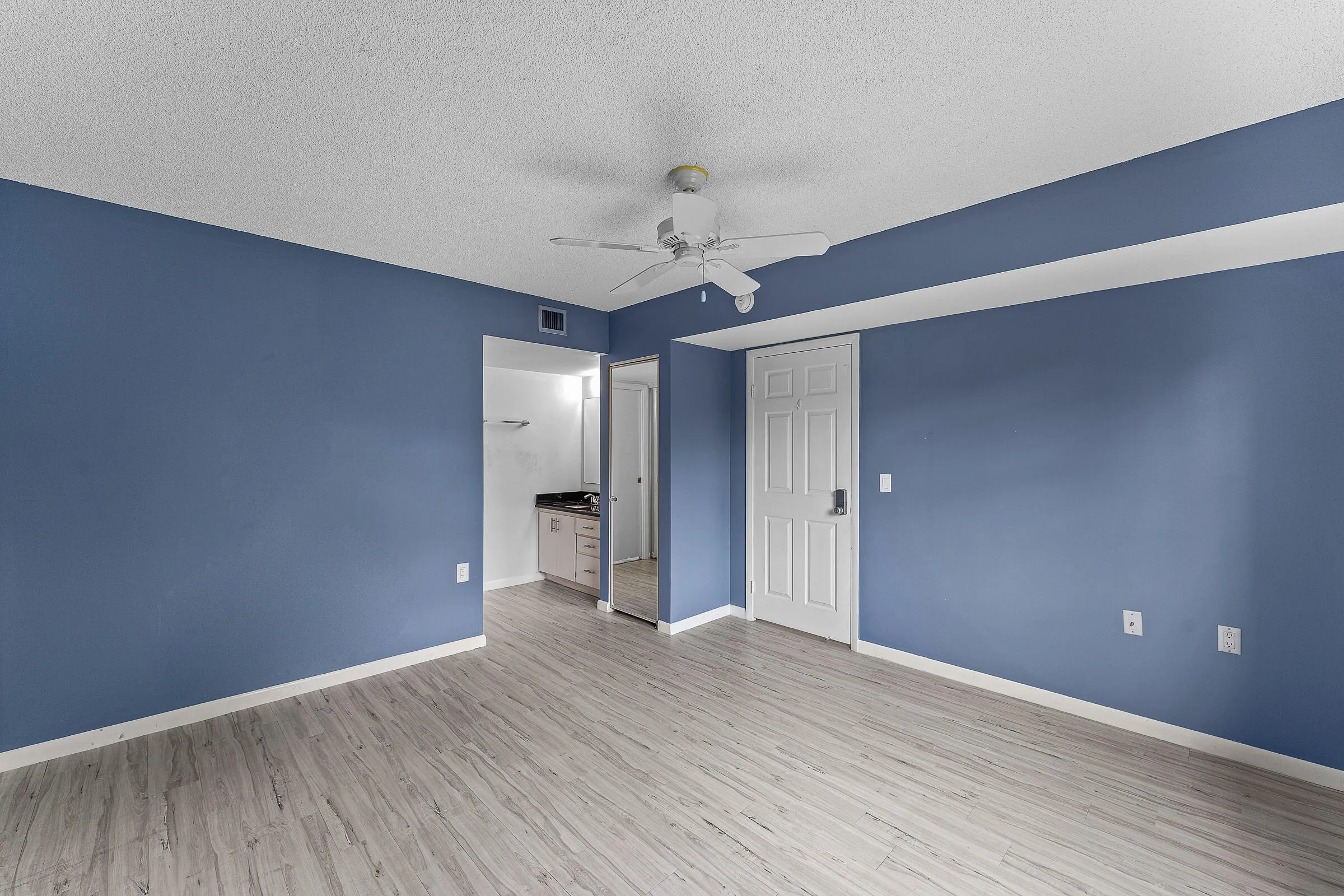 05-6097 Balboa Cir 202-MLS