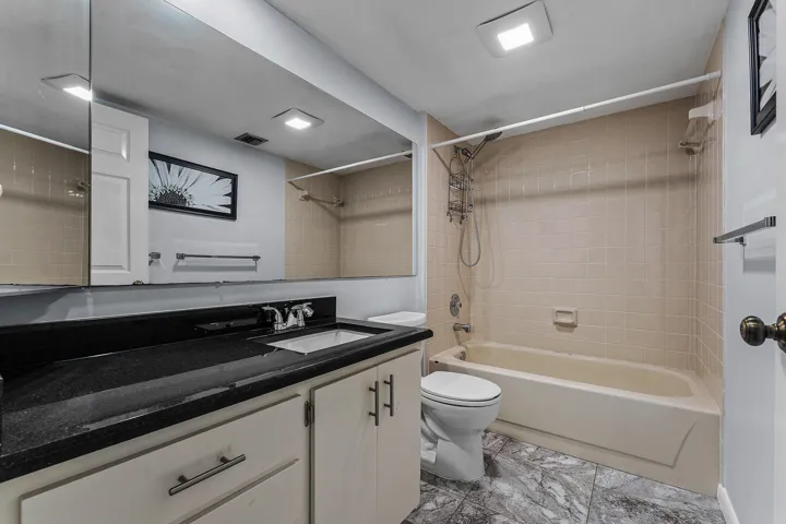 09-6097 Balboa Cir 202-MLS