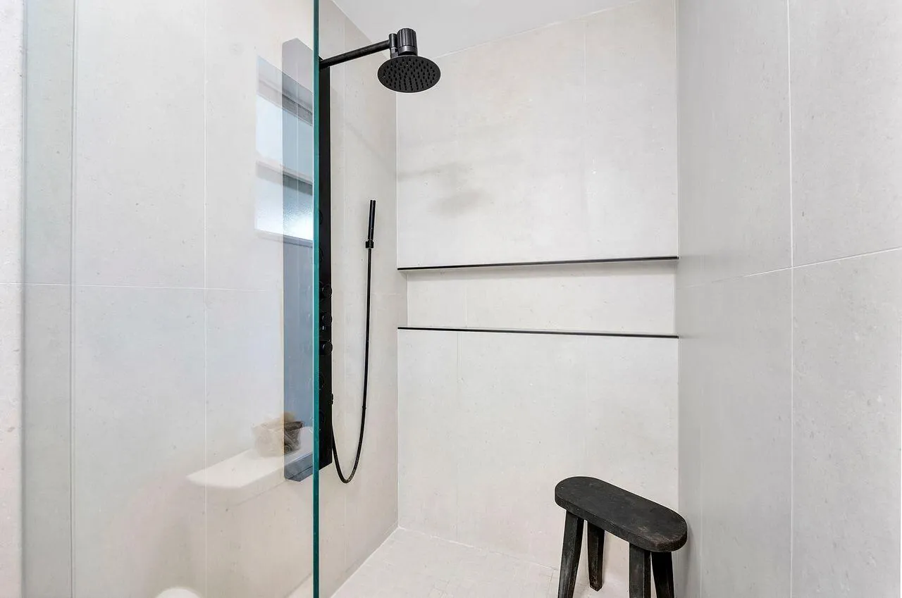 701 master bathrom shower