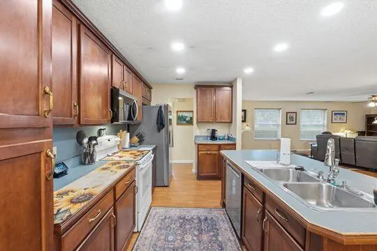 Plenty of cabinets
