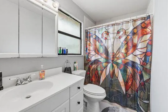 Bi walk in shower