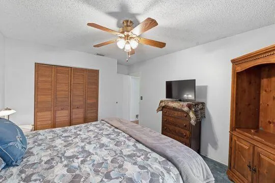 Nice sized bedroom