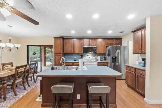 Large island with bar seating