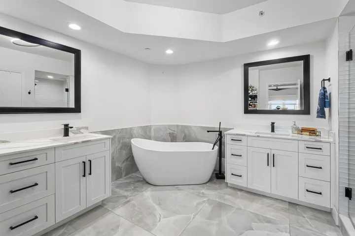 soaking tub