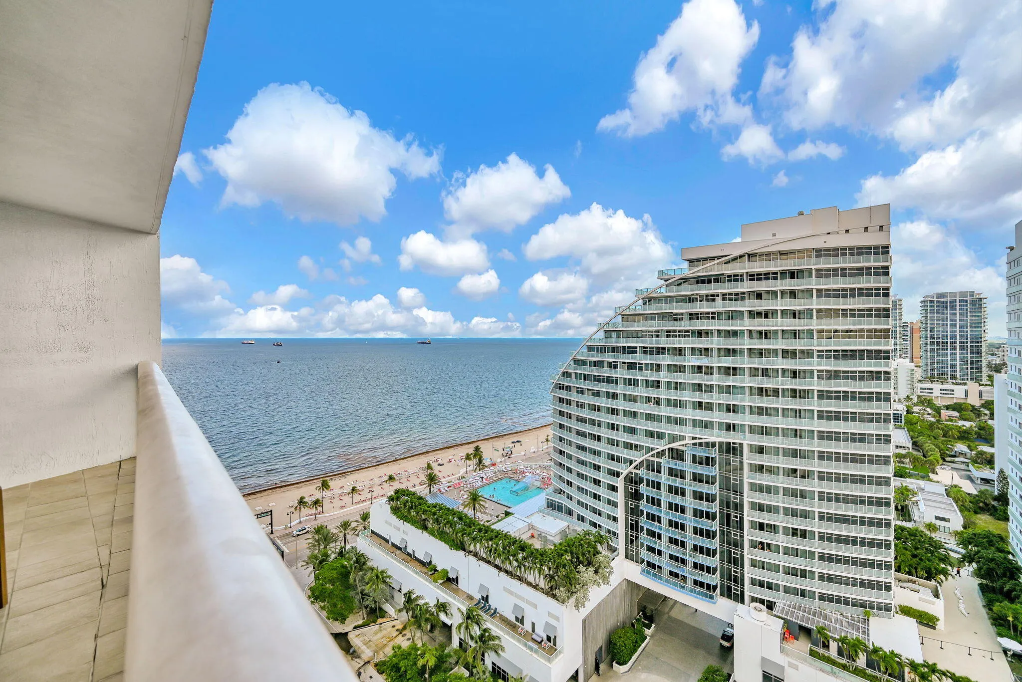 South Facing Balcony w Ocean Views