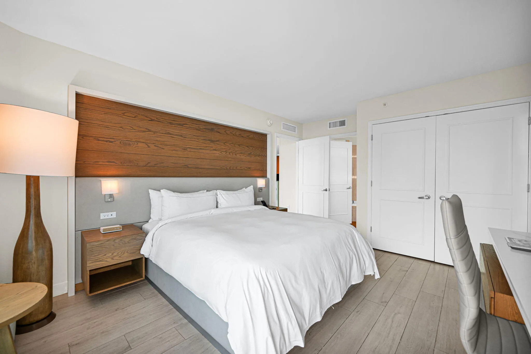 Main Bedroom w/ King Bed