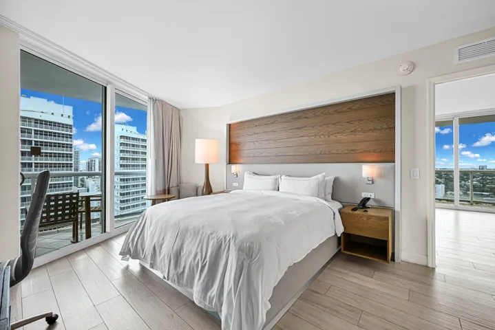 Main Bedroom w/ King Bed
