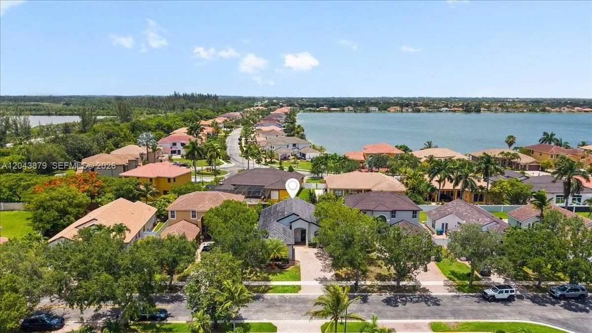 Photo 33