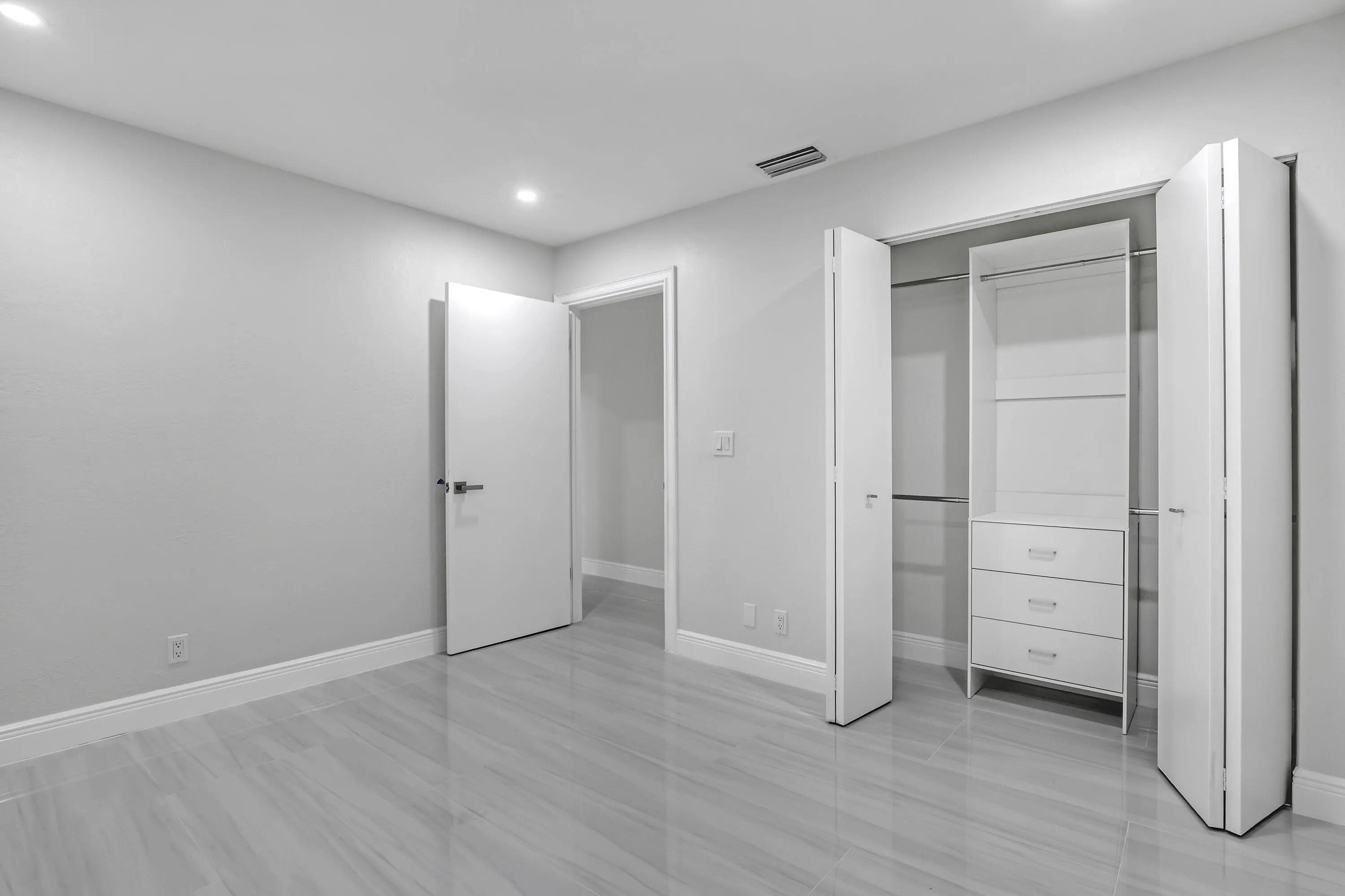 6185 White Oak (46)