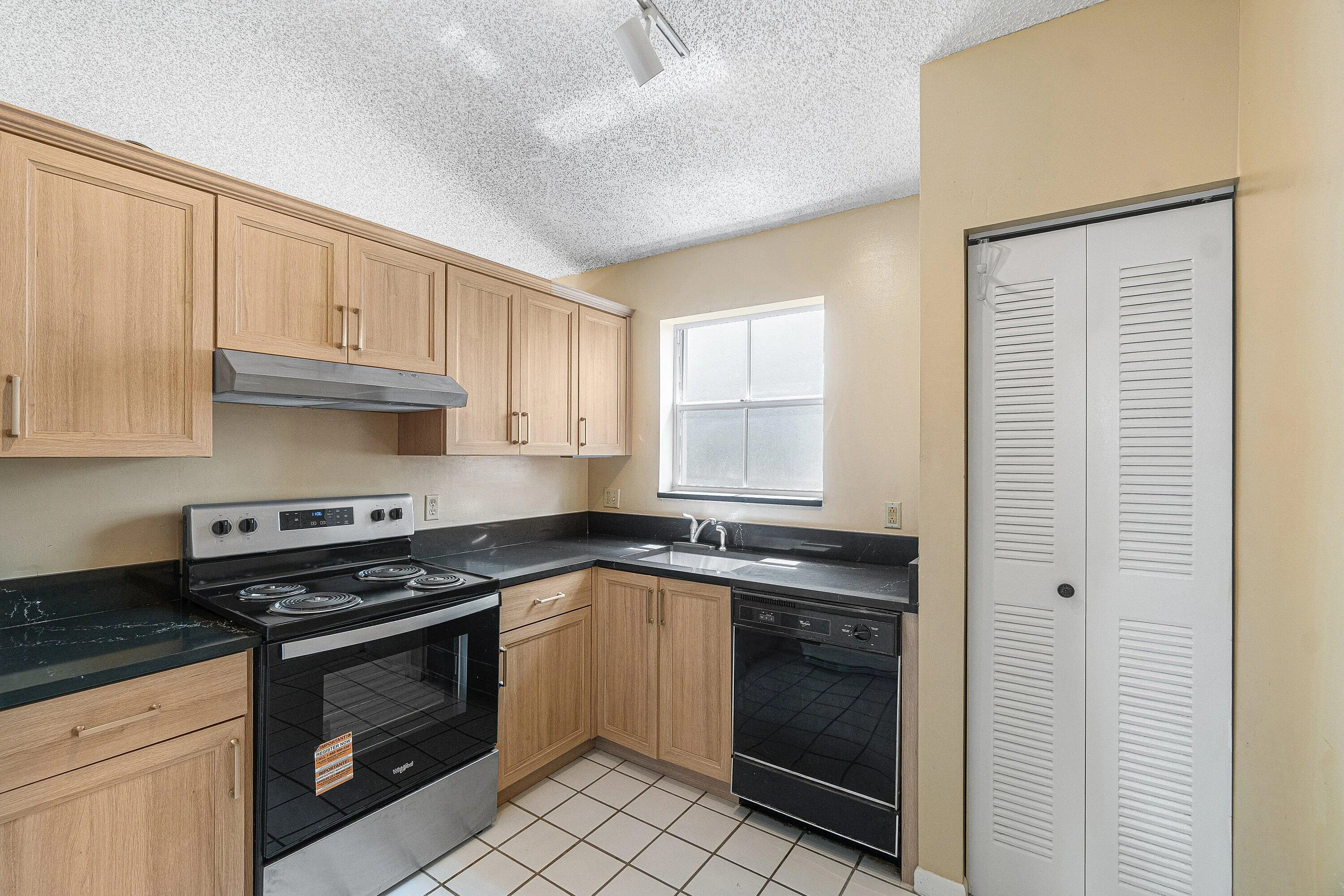 010-6561FernStreet-Margate-FL-33063-SMAL
