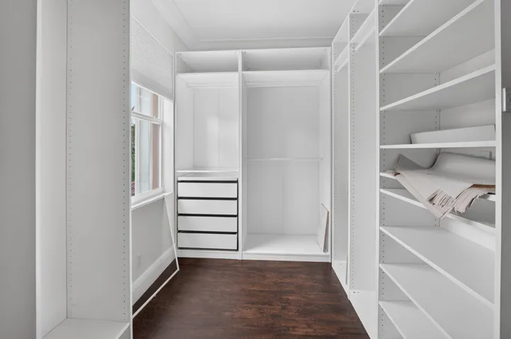 Owners Walk In​​‌​​​​‌​​‌‌​‌‌​​​‌‌​‌​‌​‌​​​‌​​ closet